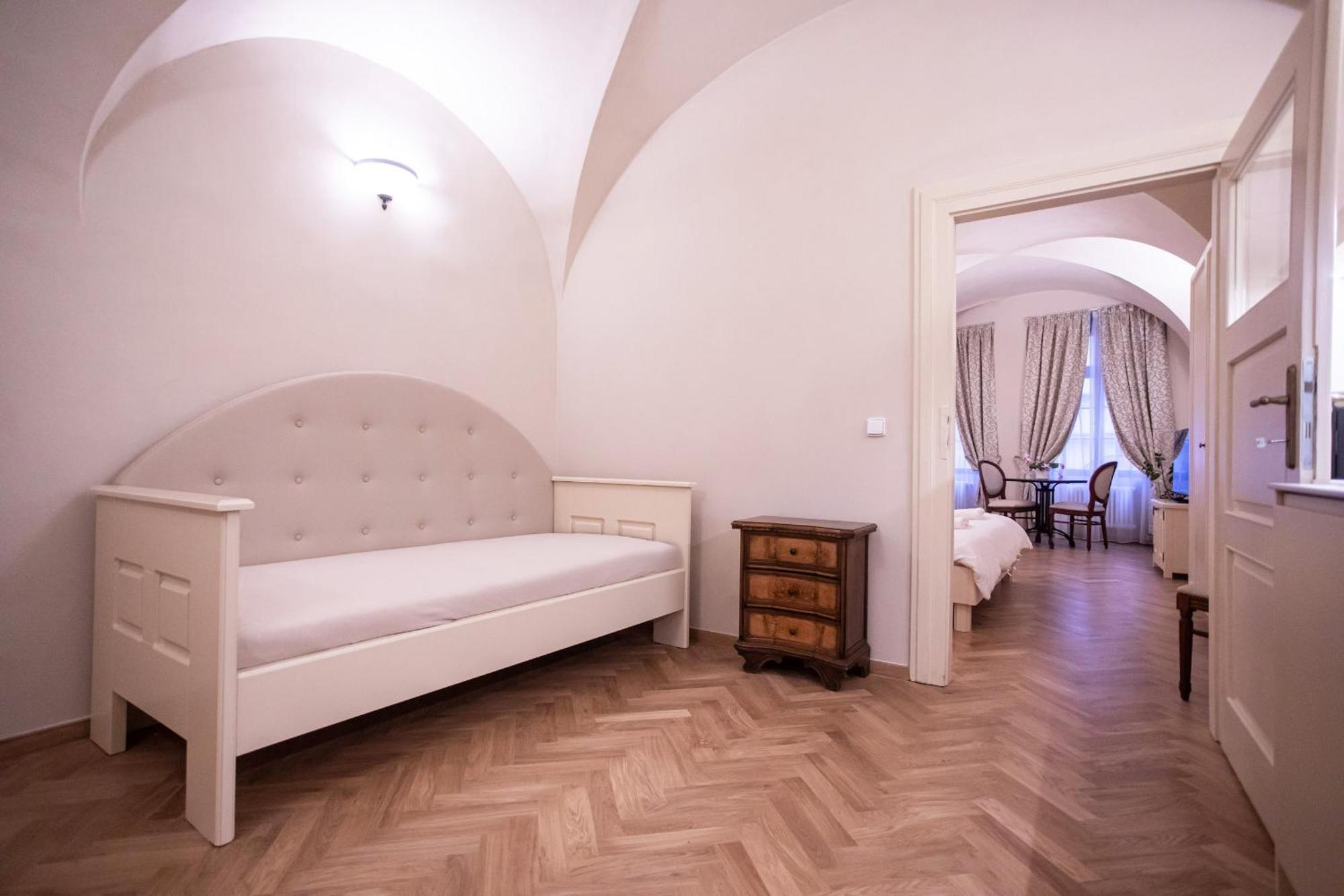Thunovska Apartamento