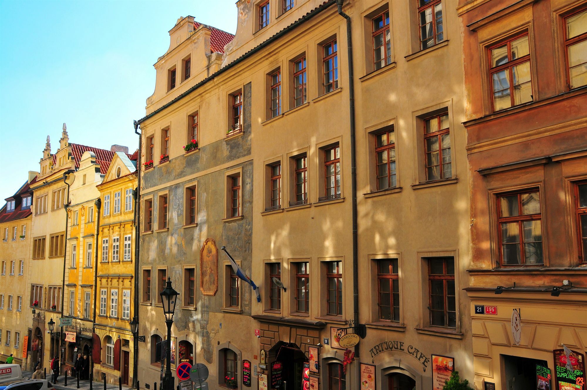 Thunovska Apartamento *